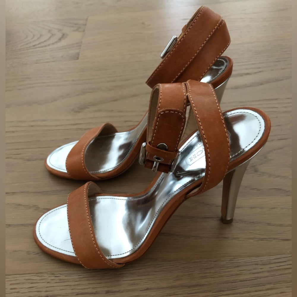 Coach Women’s Heel Sandal With Buckle. Tan Camel Brown. Silver Hardware. Size 7. - Picture 2 of 8